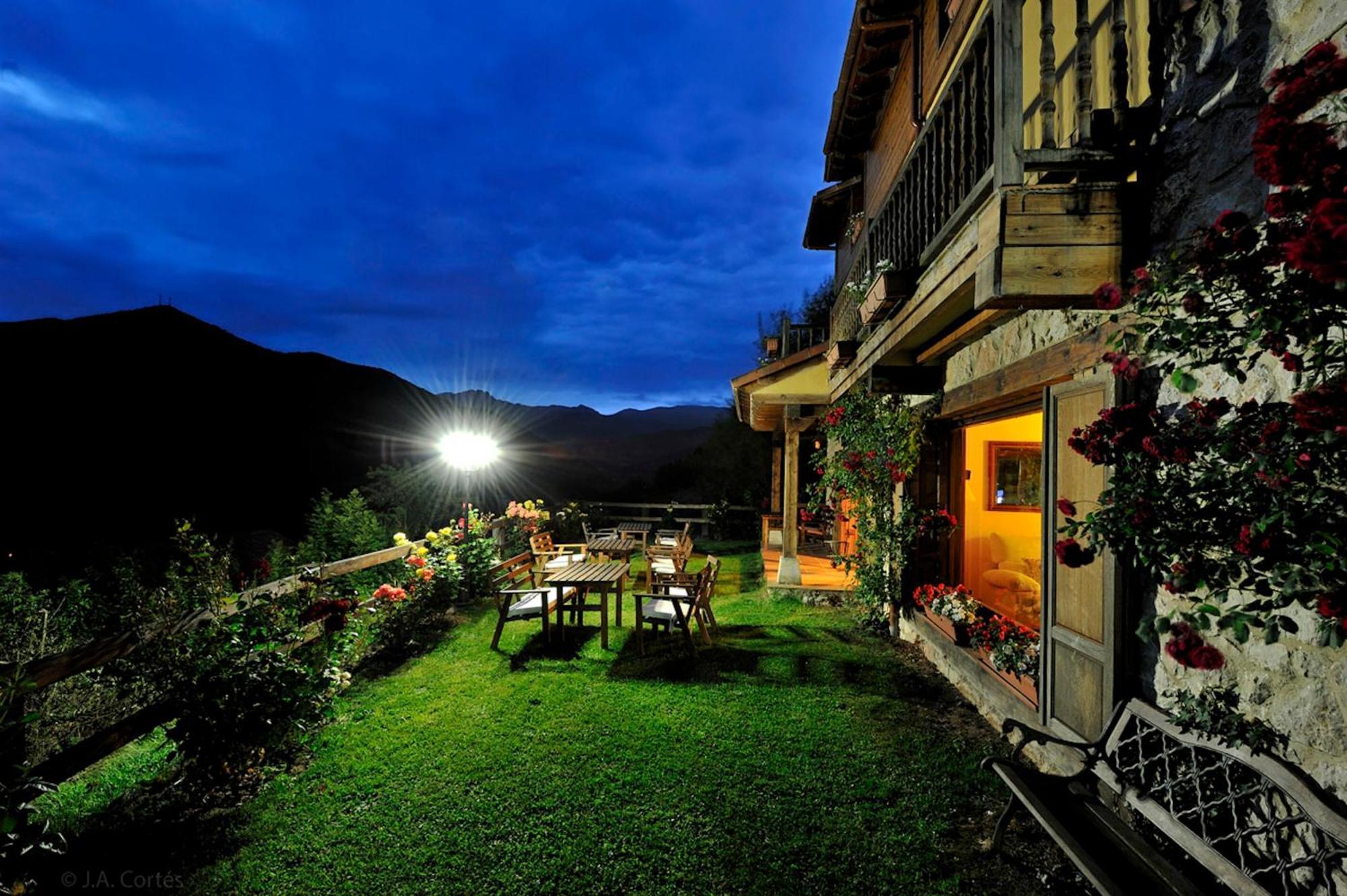 Posada El Bosque Mieses ภายนอก รูปภาพ