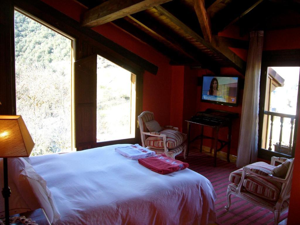 Posada El Bosque Mieses ภายนอก รูปภาพ